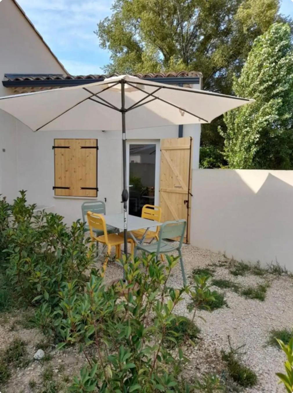 Guest House En Provence Roaix Exterior foto